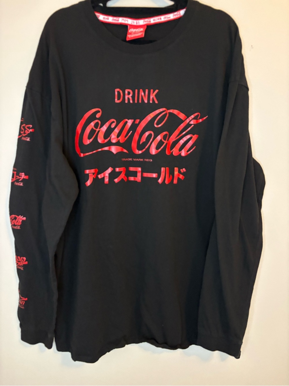 Coca Cola Graphic Long Sleeve Tee XXL Black Red Multilingual